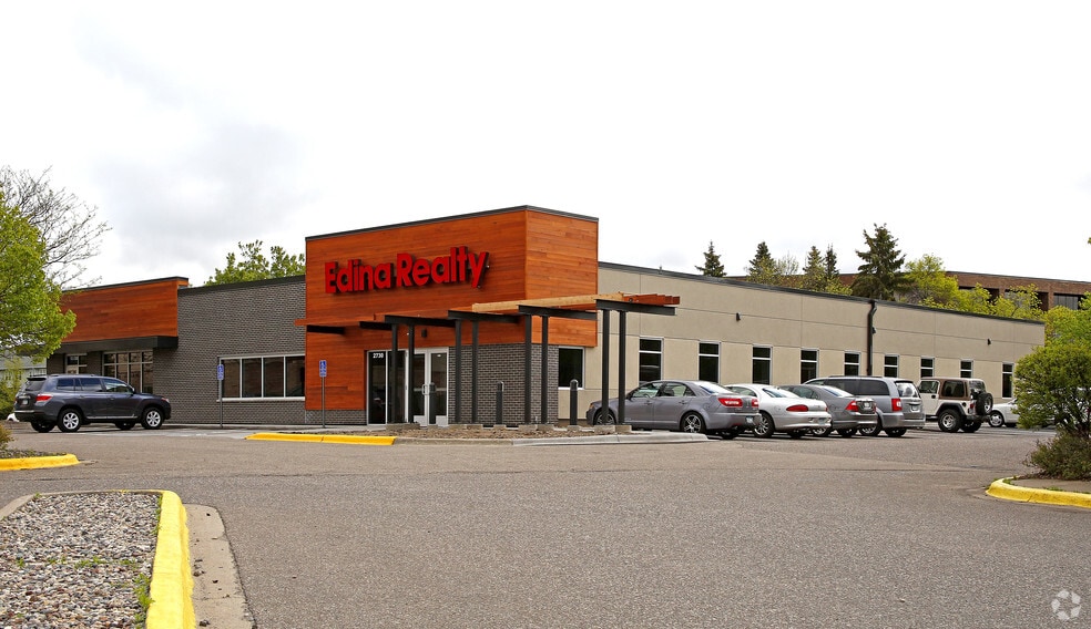 2730 Snelling Ave N, Roseville, MN for lease - Primary Photo - Image 1 of 3