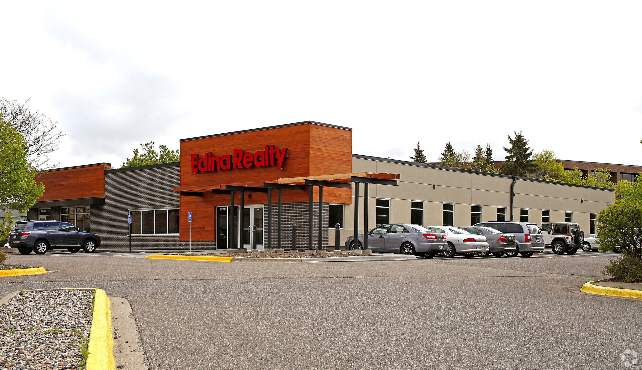 2730 Snelling Ave N, Roseville, MN for lease Primary Photo- Image 1 of 4