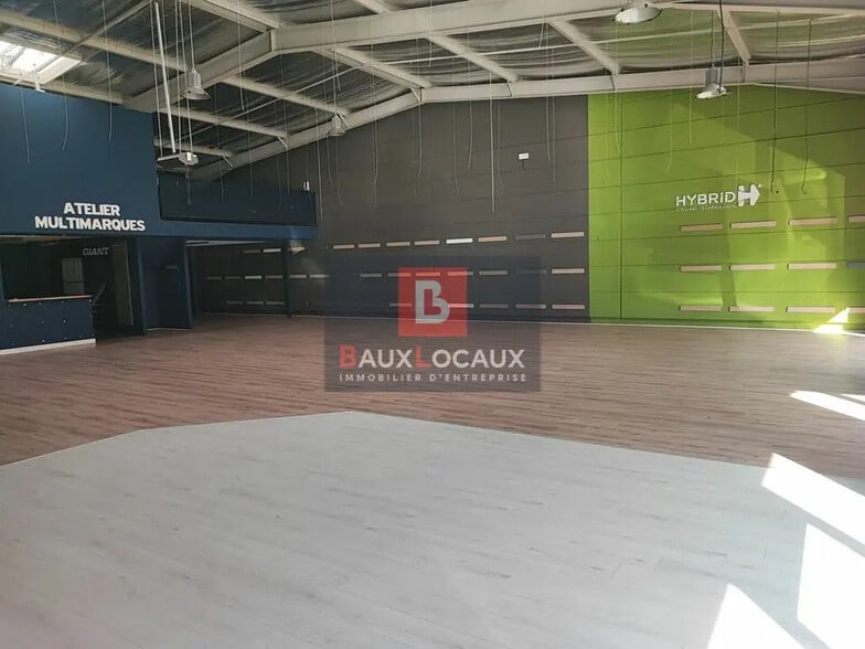 Retail in Salon-de-Provence for lease - Interior Photo - Image 2 of 4