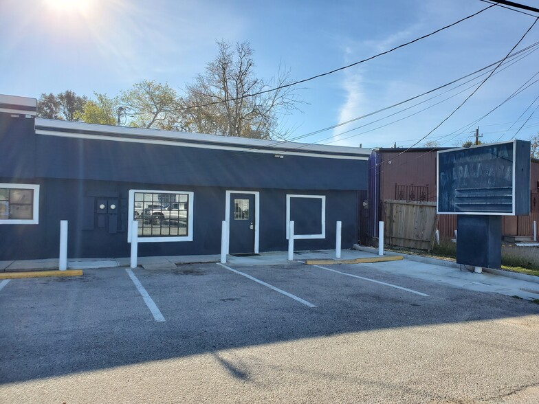 127-129 Grand Ave, Bacliff, TX for lease - Building Photo - Image 3 of 9