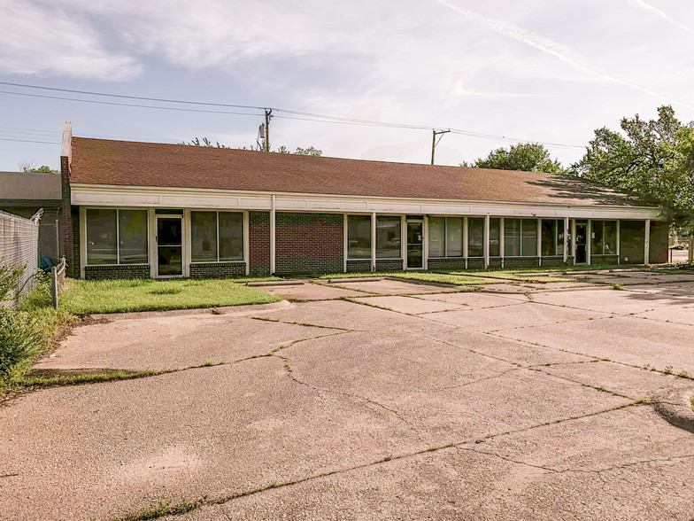 2020 E Central Ave, Wichita, KS for sale - Building Photo - Image 1 of 1