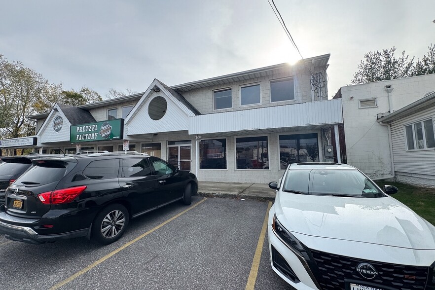 118 Broadway, Lynbrook, NY for lease - Building Photo - Image 3 of 6