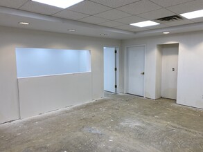 371 Merrick Rd, Rockville Centre, NY for lease Interior Photo- Image 2 of 10