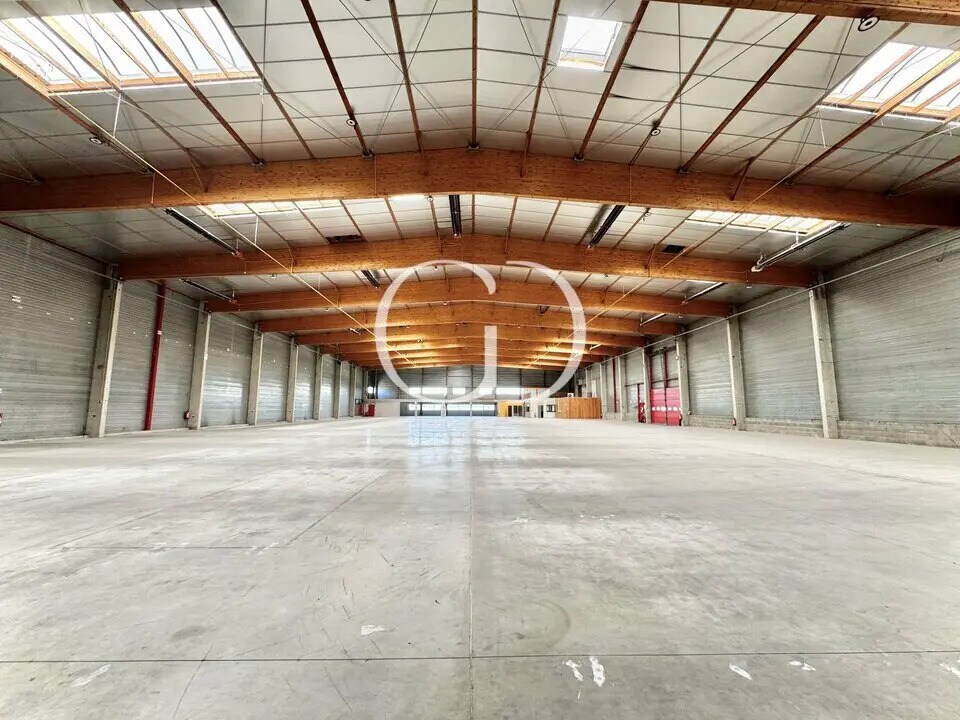 772 Rue De L'Industrie, Saint-André-de-Corcy for lease Interior Photo- Image 1 of 4