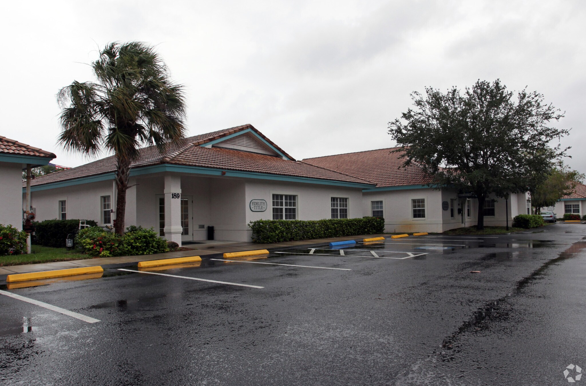 166-171 Center Rd, Venice, FL for sale Primary Photo- Image 1 of 21