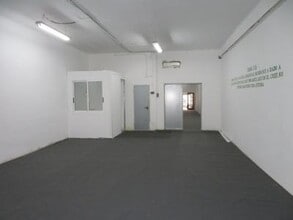 Retail in L'Hospitalet de Llobregat, Barcelona for lease Interior Photo- Image 2 of 6