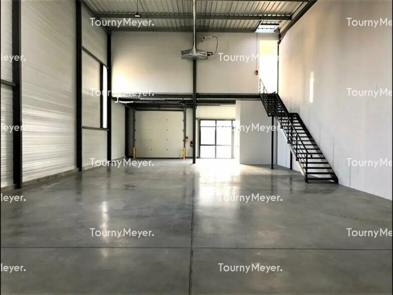 Flex in Toulouse for lease - Interior Photo - Image 2 of 37