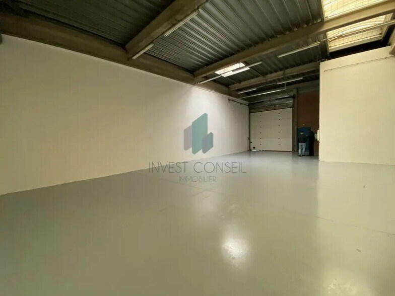 Flex in Chambly for lease - Building Photo - Image 2 of 6