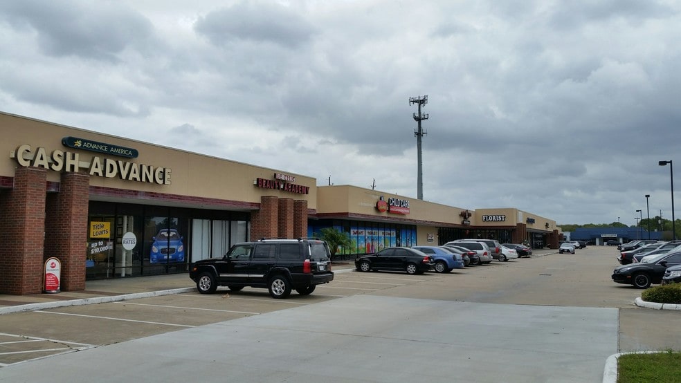 4500-4518 Highway 6 N, Houston, TX for lease - Building Photo - Image 1 of 1