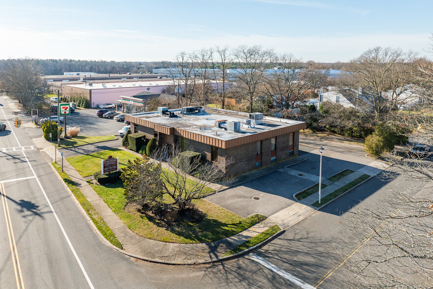 800 Broadway Ave, Holbrook, NY for sale - Building Photo - Image 1 of 1