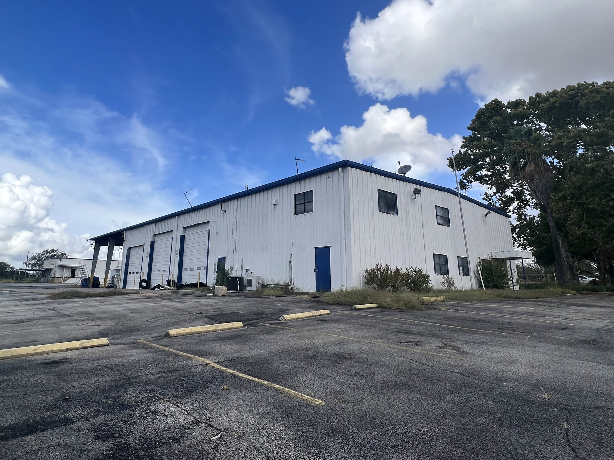 7659 S US-281, Pleasanton, TX for lease Building Photo- Image 1 of 17