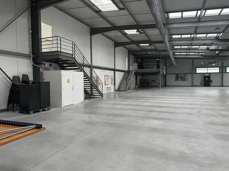 Flex in Gaillac for lease - Interior Photo - Image 2 of 10