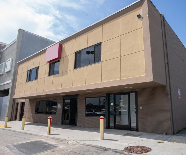 8814-8816 S Sepulveda Blvd, Los Angeles, CA for lease - Building Photo - Image 1 of 24