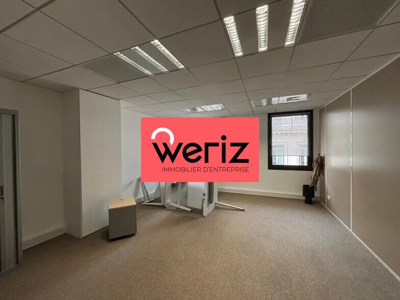 Office in Marseille for lease - Interior Photo - Image 2 of 12