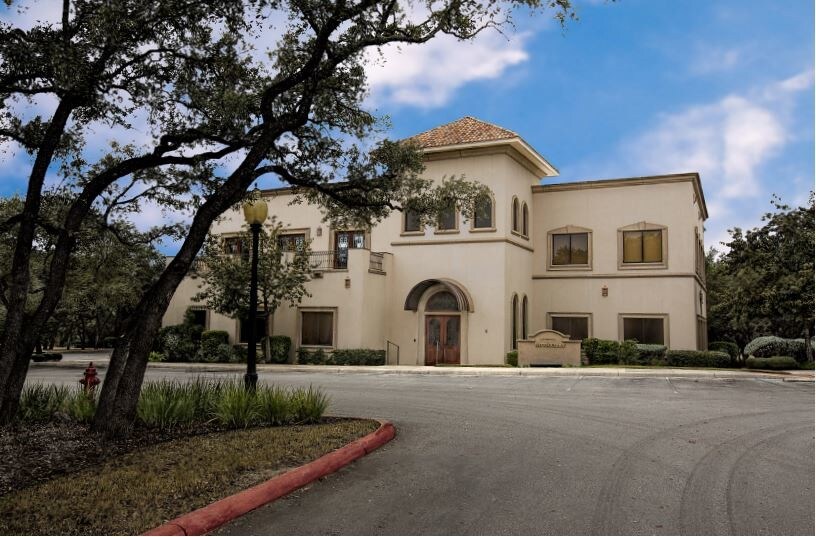 4 Dominion Dr, San Antonio, TX for sale Primary Photo- Image 1 of 1