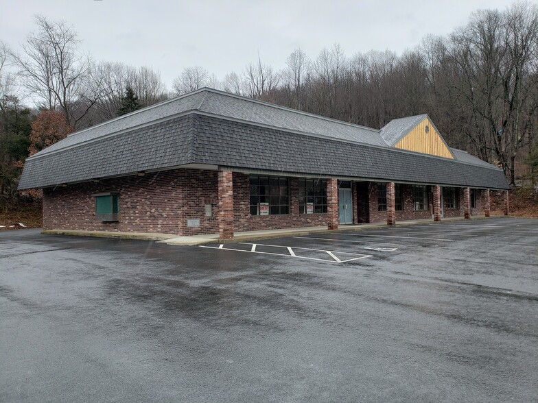 248 Oxford Rd, Oxford, CT for sale - Building Photo - Image 1 of 1