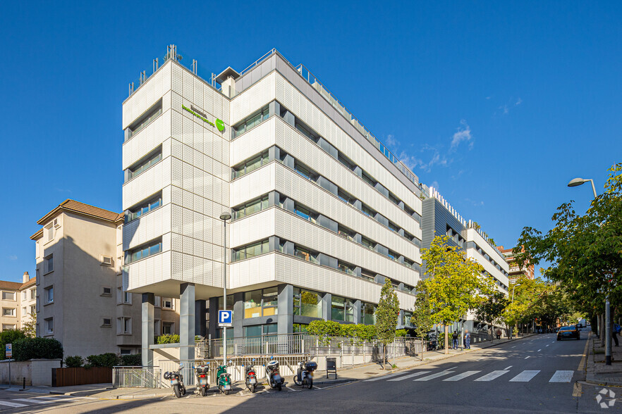 Office/Medical in Barcelona, Barcelona for lease - Primary Photo - Image 1 of 2