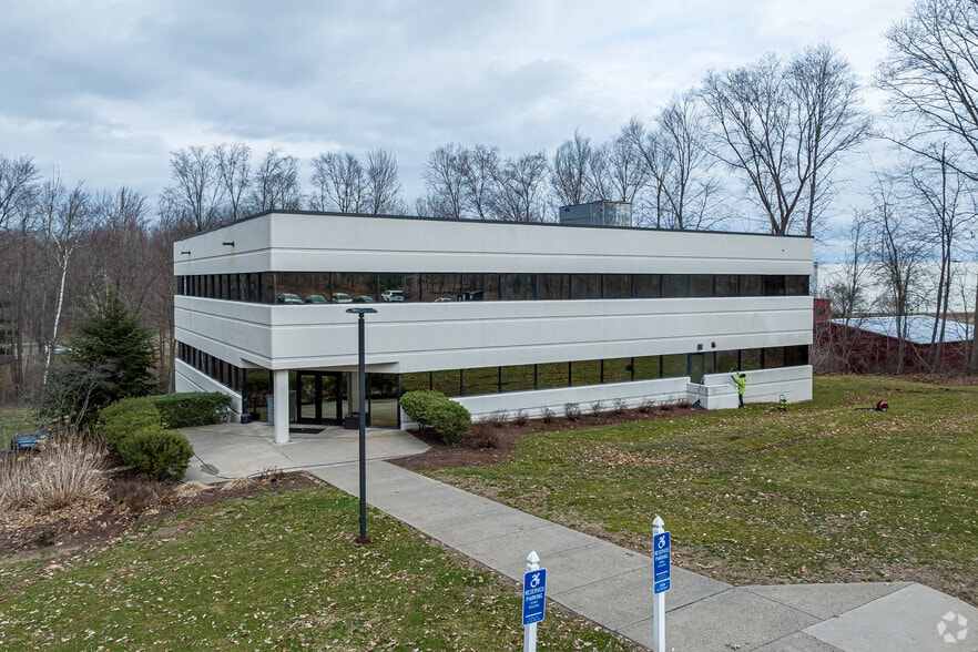 160 Chapel Rd, Manchester, CT for lease - Primary Photo - Image 1 of 14