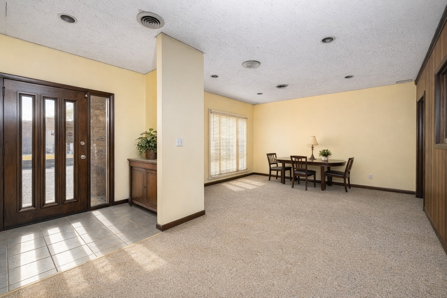 Two Office Buildings For Sale portfolio of 2 properties for sale on LoopNet.com - Building Photo - Image 2 of 3