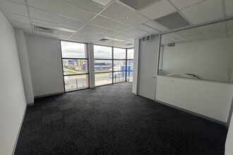 35 Gwen Rd, Cranbourne West for lease Interior Photo- Image 2 of 2