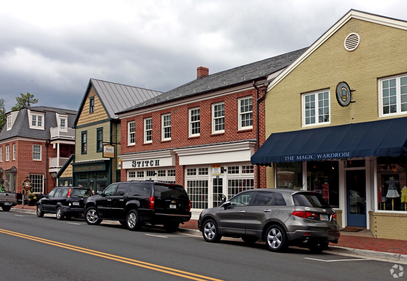 112 W Washington St, Middleburg, VA 20117 Chinns Crossing