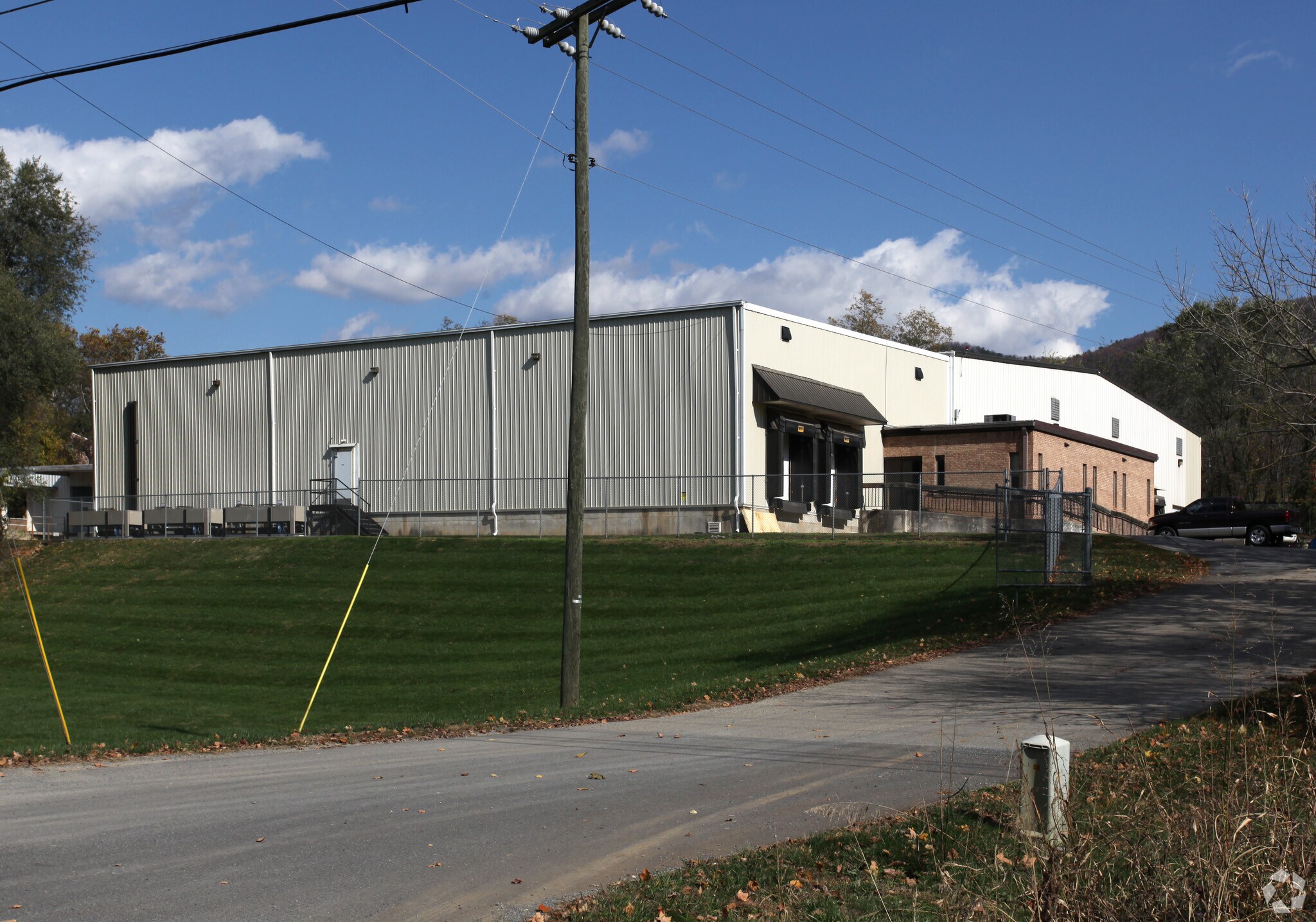 5285 Hollins Rd, Roanoke, VA for sale Primary Photo- Image 1 of 1