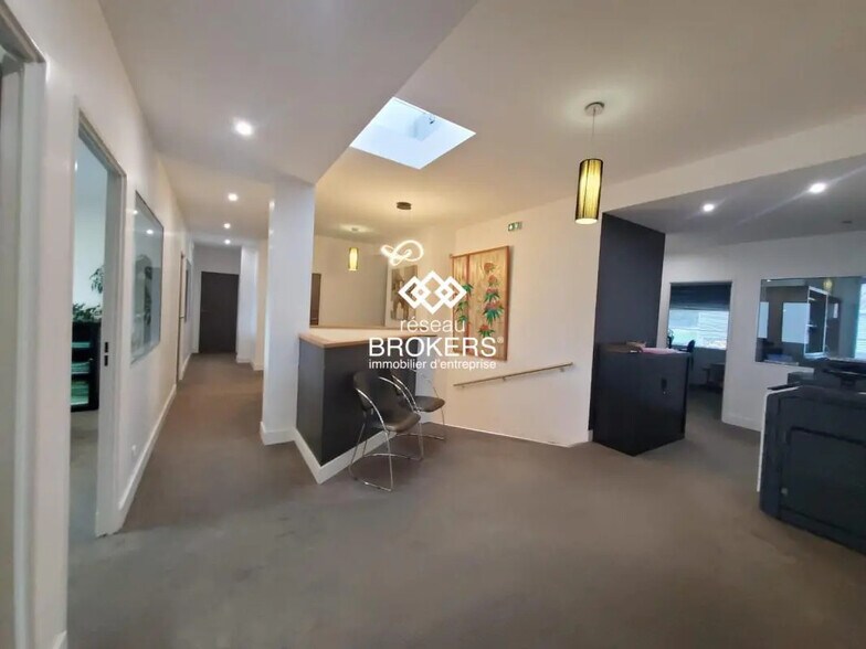 Office in Challes-les-Eaux for sale - Interior Photo - Image 2 of 7