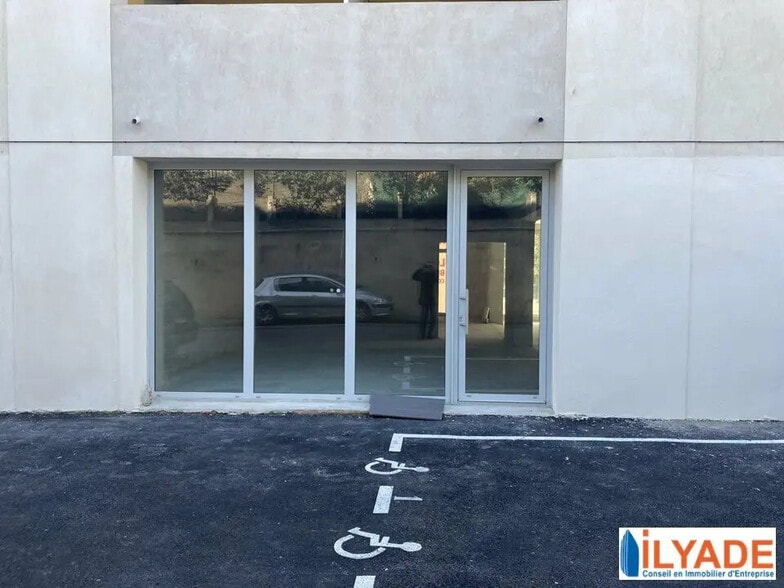 Office in Marseille for sale - Building Photo - Image 3 of 5