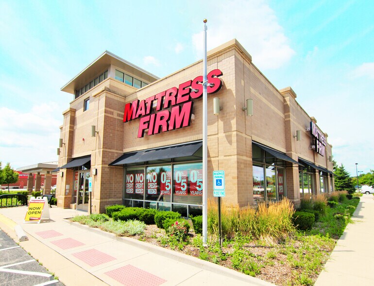 691 Brook Forest Ave, Shorewood, IL for sale - Building Photo - Image 1 of 1