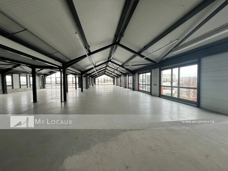 Flex in Nanterre for lease - Building Photo - Image 2 of 7