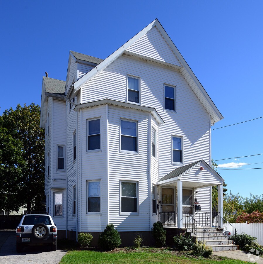 547 Academy Ave, Providence, RI 02908