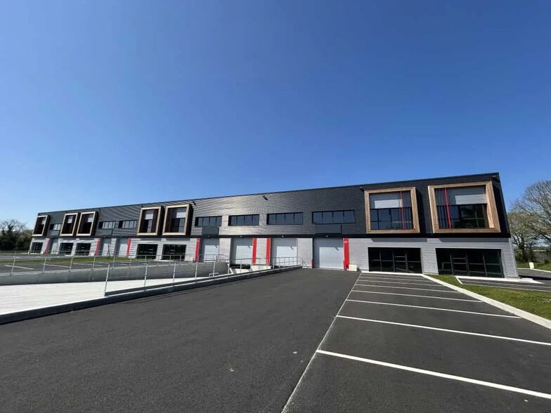 Le Bois De La Noue, Saint-Étienne-de-Montluc for lease - Building Photo - Image 2 of 8