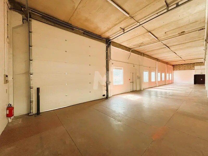 Flex in Verrières-le-Buisson for lease Interior Photo- Image 1 of 6