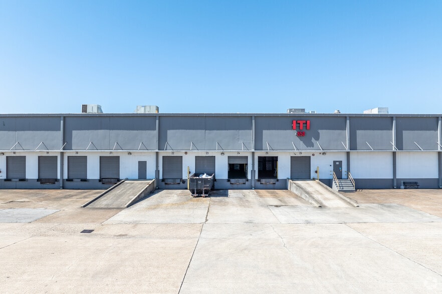 650 S 23rd St, Beaumont, TX for lease - Building Photo - Image 2 of 15