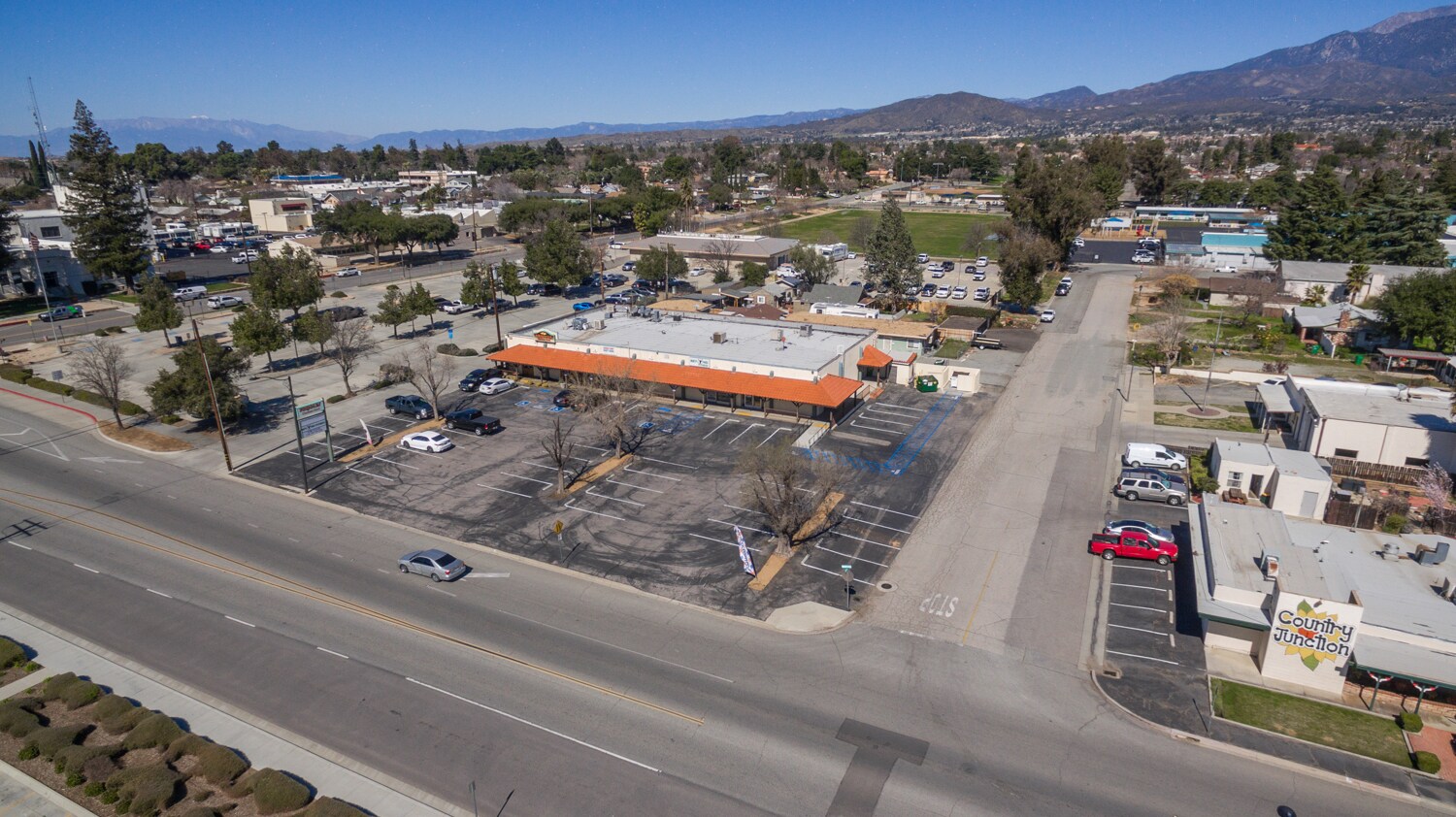 652 E 6th St, Beaumont, CA 92223