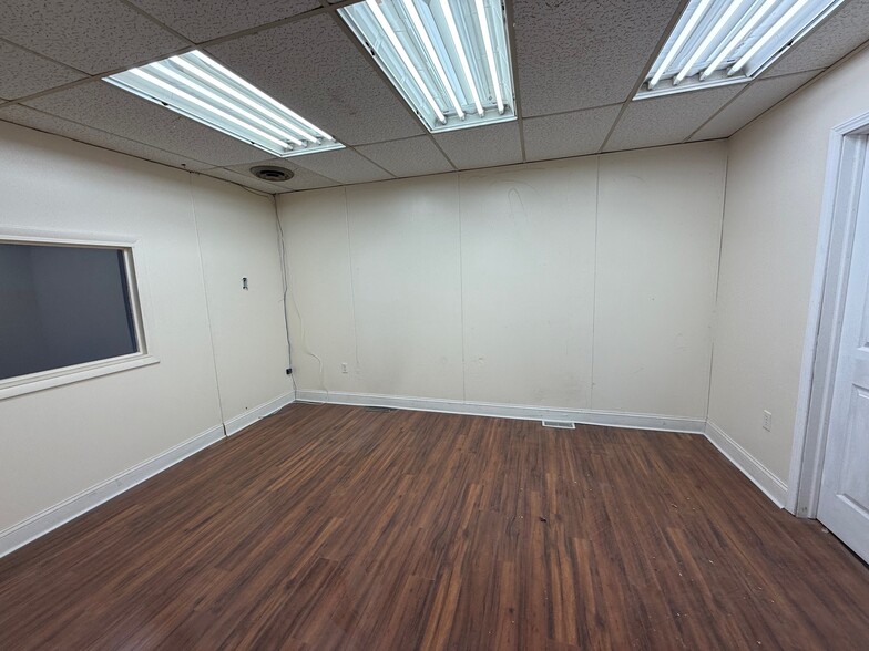 13201-13261 Cloverdale St, Oak Park, MI for lease - Building Photo - Image 3 of 10