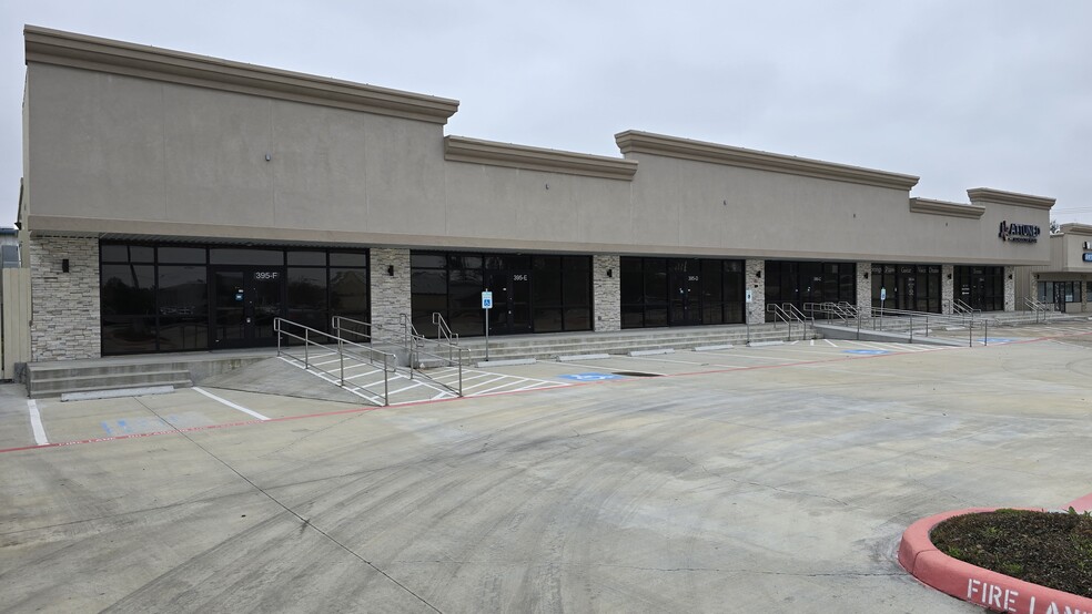 395 Columbia Memorial Parkway, Kemah, TX for lease - Building Photo - Image 2 of 8