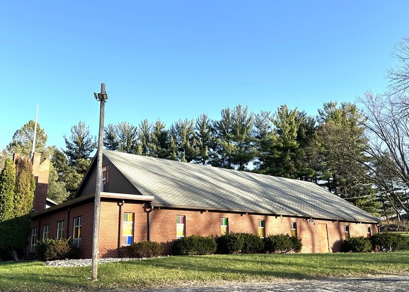 6103 Forest Hills Rd, Rockford, IL for sale - Building Photo - Image 2 of 22