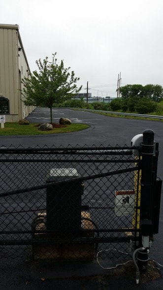 837 Upper Union St, Franklin, MA for lease - Building Photo - Image 3 of 16