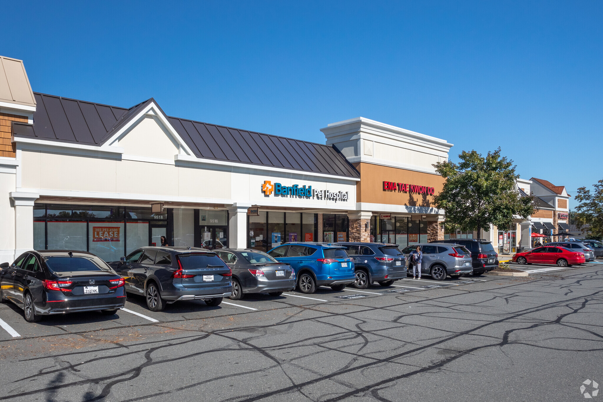 9570 Main St, Fairfax, VA 22031 - Turnpike Shopping Center | LoopNet