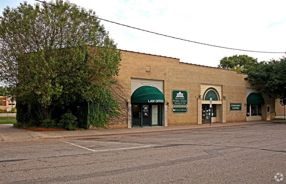 102 5th St W, Chaska, MN for sale - Primary Photo - Image 1 of 10