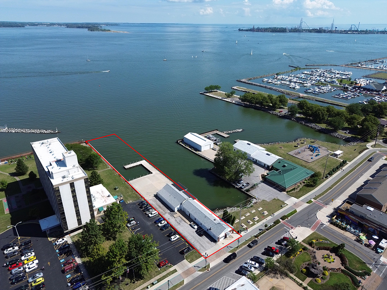 235 E Shoreline Dr, Sandusky, OH for sale - Building Photo - Image 2 of 6