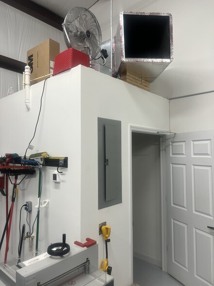 1220 Huffstetler Dr, Eustis, FL for sale - Building Photo - Image 3 of 9