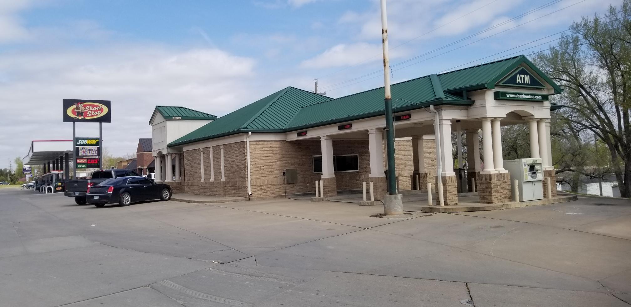 2000 Tuttle Creek Blvd, Manhattan, KS 66502 Bank Branch Building