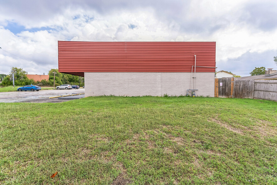 6120-6136 Montgomery Dr, San Antonio, TX for sale - Building Photo - Image 3 of 15