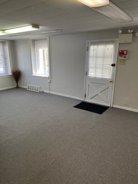 462 Germantown Pike, Lafayette Hill, PA for lease - Interior Photo - Image 3 of 9