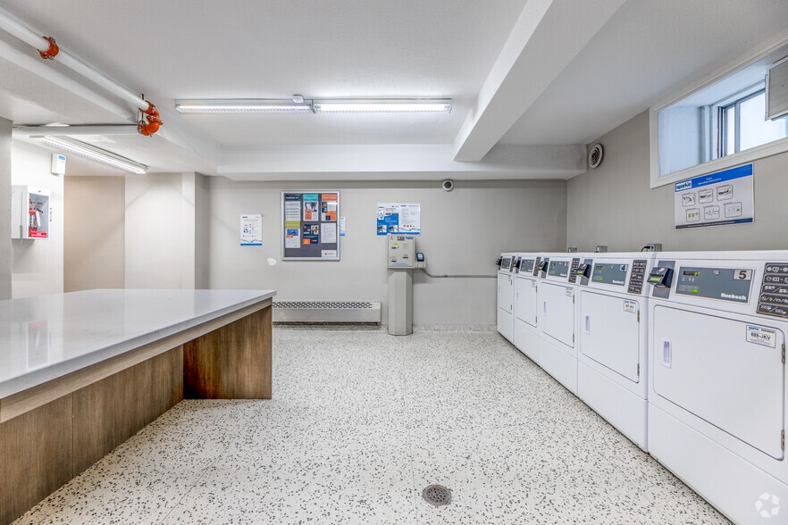 25 Rambler Dr, Brampton, ON for sale - Interior Photo - Image 3 of 20