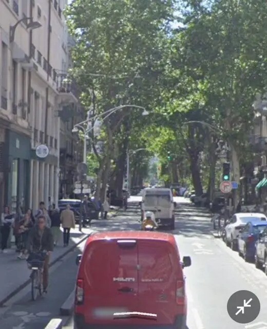 Retail in Lyon for lease Building Photo- Image 1 of 2