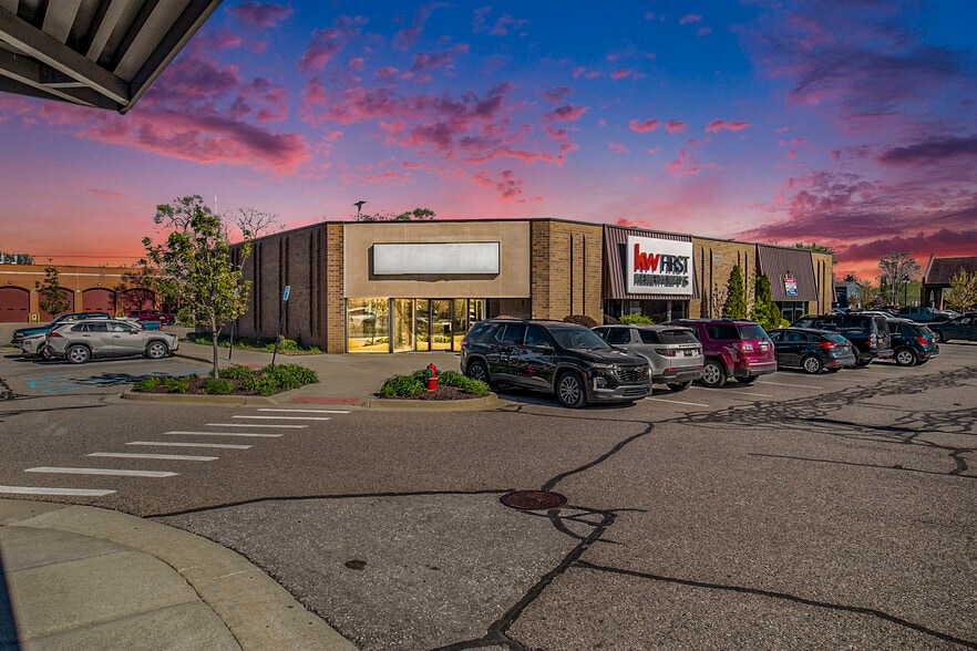 102-132 N Leroy St, Fenton, MI for lease - Building Photo - Image 2 of 4