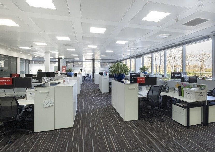 1 Longwalk Rd, Uxbridge for lease - Interior Photo - Image 2 of 8